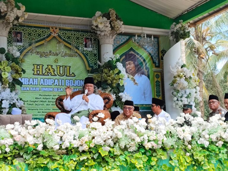 Gus Muwafik saat menyampaikan tausiyah 