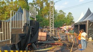 Tribun VIP GOR Satria Ambruk saat Kejurnas Drift di Banyumas, Puluhan Penonton Terluka