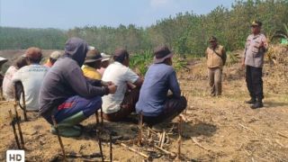 Polsek Jatinegara Sosialisasikan Pencegahan Karhutla kepada Penggarap Hutan Sosial
