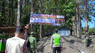 Polsek Pemalang Patroli Gabungan Cegah Karhutla, Pasang Banner Imbauan di Titik Rawan