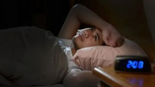 Mengapa Sering Terbangun di Tengah Malam? Simak Penyebabnya