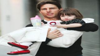 Hapus Nama Belakang Cruise, Kisah Suri dan Tom Cruise Kembali Jadi Sorotan