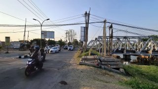 Diduga Terobos Perlintasan, Motor Tertabrak Kereta Barang di Semarang, Satu Siswa SD Meninggal