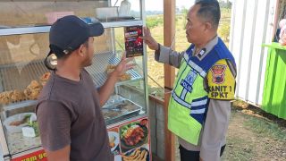 Polsek Margasari Pasang Banner Pencegahan Karhutla di Sejumlah Titik Strategis