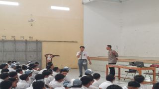 Polri Bekali Ratusan Pelajar Margasari Etika Berlalu Lintas