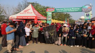 Resik-Resik Masjid Akbar Ke-7 Ajak Warga Peduli Rumah Ibadah