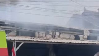 Kebakaran Terjadi di Perumahan Kinijaya Kedungmundu, Satu Mobil Kijang Kapsul Terbakar