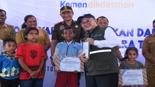 Bantu Pemulihan Pascagempa, Kemendikdasmen Kucurkan Santunan Rp305 Juta untuk Pendidik dan Pelajar di NTT