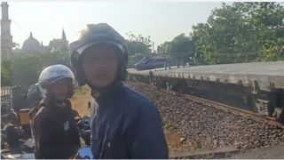 KAI Minta Maaf, Pengendara Nyaris Tertabrak KA di Mangkang Semarang