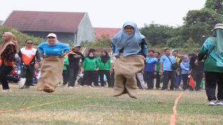 Bukan Sekadar Menang, Lomba Tradisional HUT Ke-81 RI Meriahkan Brebes