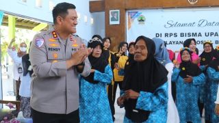 Hibur Para Lansia di Panti, Polwan Polres Pemalang dan Bhayangkari Ajak Bernyanyi dan Menari