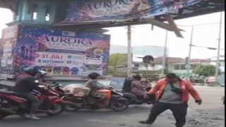 Gapura PRPP Puri Anjasmoro Rusak Ditabrak Truk Kontainer, Material Bangunan Jatuh ke Jalan