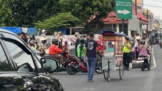 Setahun Gerakan Pukul Panci, Suara Ibu Indonesia Kembali Kritik Program MBG