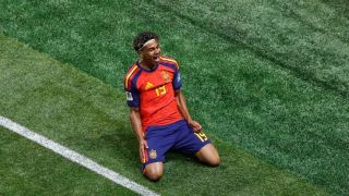 Lamine Yamal Tanggapi Santai Isu Ballon d'Or 2026 dan Kritik Media Usai Tampil Cemerlang Bersama Spanyol
