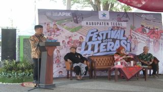 Bupati Tegal Dorong Gerakan Satu Hari Satu Sekolah Berkunjung ke Perpustakaan