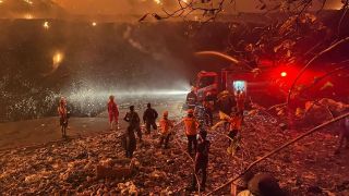 TPA Putri Cempo Terbakar, TNI-Polri hingga Warga Bersinergi Cegah Api Merembet ke Permukiman