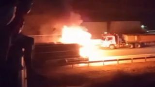 Bus PO Tunas Muda Terbakar di Tol Batang-Semarang, 15 Penumpang Selamat