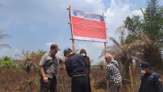 Langkah Tegas Penegakan Hukum Lingkungan KLH Resmi Menyegel Lahan Puluhan Badan Usaha Terkait Karhutla