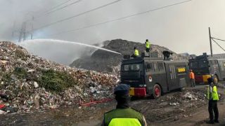 Kepulan Asap Di TPA Putri Cempo Berhasil Dipadamkan Petugas Alihkan Fokus Tangani Gas Metan