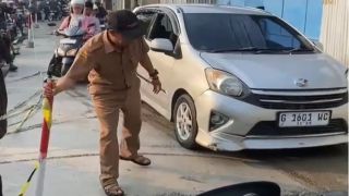 Mobil Oknum ASN Pekalongan Nekat Terobos Jalan Cor Basah Hingga Kontraktor Rugi Puluhan Juta