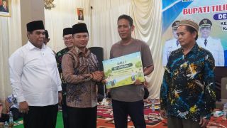 Tilik Desa Pegirikan, Bupati Tegal Anggarkan Rp5,75 Miliar untuk Jalan Banjaran-Balamoa