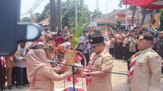 Semangat Pramuka Berestafet, Brebes Serahkan Tunas Kelapa ke Kabupaten Tegal