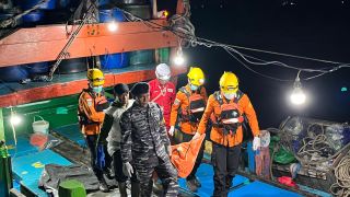 ABK KMN Barokah Anak Mas 03 Meninggal, Tim SAR Evakuasi Jenazah di Dermaga Kluwut