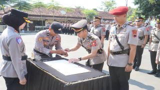 Polres Tegal Sertijab Enam Jabatan, Kapolres Tekankan Profesionalisme dan Pelayanan Publik