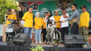 Ratusan Warga Ulujami Meriahkan Hari Santri dengan Jalan Sehat