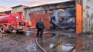 Gudang Peleburan Aluminium di Kebasen Tegal Terbakar, Kerugian Ditaksir Rp100 Juta