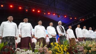 Ribuan Warga Ikuti Jateng Bersholawat, Peringati Hari Santri Nasional di Kota Tegal