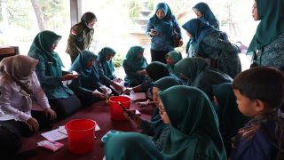 PKK Brebes Dorong Pengelolaan Sampah dan Pemanfaatan Bahan Alami Jadi Produk Bernilai