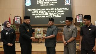 Dedy Yon Sampaikan Tiga Raperda Strategis dalam Rapat Paripurna DPRD Kota Tegal