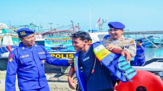 Polisi Peduli Pendidikan, Satpolairud Tegal Kota Rangkul Anak Nelayan