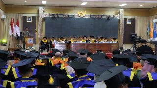 UMUS Brebes Wisuda 331 Lulusan, Magister Manajemen Kukuhkan Lulusan Perdana pendidikan 